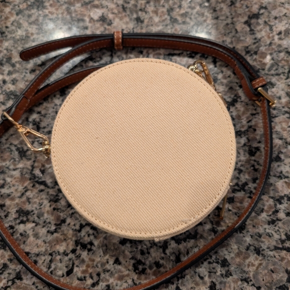 Burberry Goddess Round Crossbody Bag in Beige - Picture 3 of 11